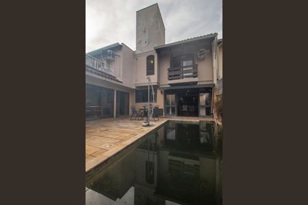 Casa à venda com 260m², 3 quartos e 3 vagas Casa à venda com 260m², 3 quartos e 3 vagasÁrea comum - Piscina