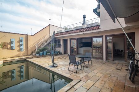 Casa à venda com 260m², 3 quartos e 3 vagas Casa à venda com 260m², 3 quartos e 3 vagasÁrea comum - Piscina