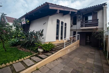 Casa à venda com 260m², 3 quartos e 3 vagas Casa à venda com 260m², 3 quartos e 3 vagasFachada
