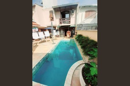 Casa à venda com 260m², 3 quartos e 3 vagas Casa à venda com 260m², 3 quartos e 3 vagasÁrea comum - Piscina