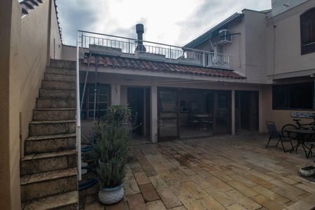 Casa à venda com 260m², 3 quartos e 3 vagas Casa à venda com 260m², 3 quartos e 3 vagasÁrea comum - Piscina