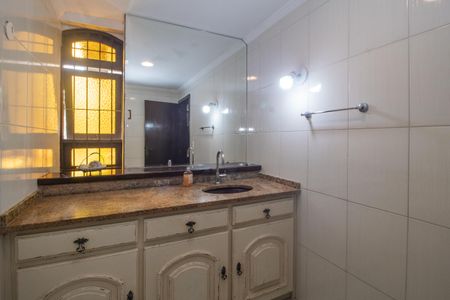 Casa à venda com 260m², 3 quartos e 3 vagas Casa à venda com 260m², 3 quartos e 3 vagasBanheiro