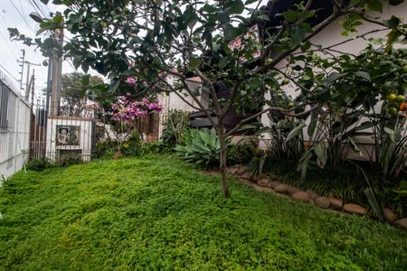 Casa à venda com 260m², 3 quartos e 3 vagas Casa à venda com 260m², 3 quartos e 3 vagasFachada