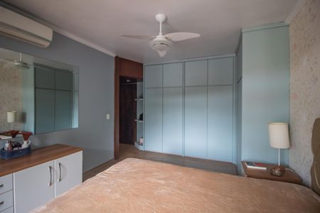 Casa à venda com 260m², 3 quartos e 3 vagas Casa à venda com 260m², 3 quartos e 3 vagasSuíte