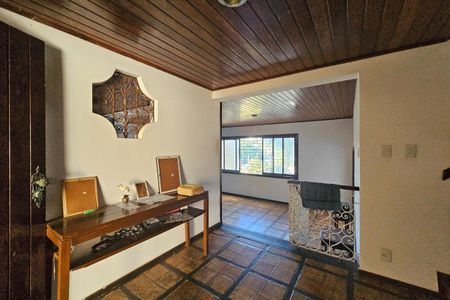 Casa para alugar com 292m², 3 quartos e 2 vagasSala