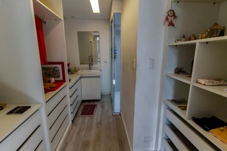 Apartamento à venda com 75m², 2 quartos e 1 vagaCloset da suíte