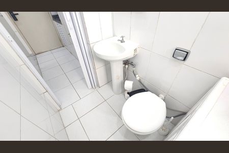 Banheiro Social de kitnet/studio para alugar com 1 quarto, 22m² em Aparecida, Santos
