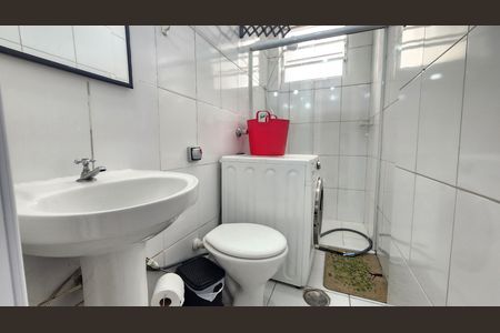 Banheiro Social de kitnet/studio para alugar com 1 quarto, 22m² em Aparecida, Santos