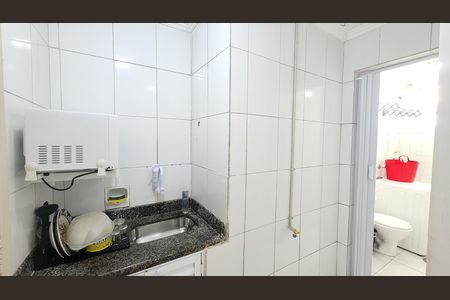 Cozinha de kitnet/studio para alugar com 1 quarto, 22m² em Aparecida, Santos