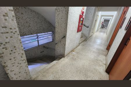 Escada de kitnet/studio para alugar com 1 quarto, 22m² em Aparecida, Santos