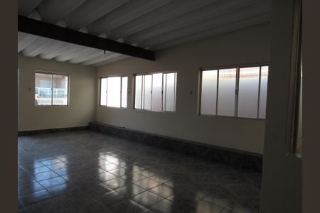 Área externa superior de casa para alugar com 4 quartos, 200m² em Metalúrgicos, Osasco