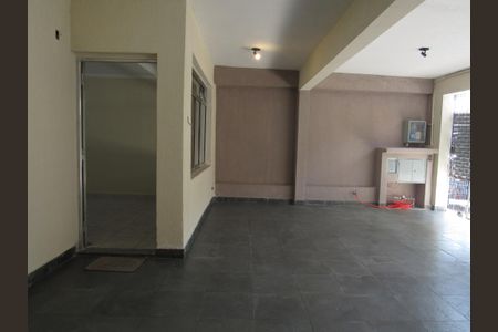 Garagem de casa para alugar com 4 quartos, 200m² em Metalúrgicos, Osasco