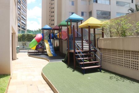 Apartamento para alugar com 172m², 3 quartos e 5 vagasÁrea comum - Playground