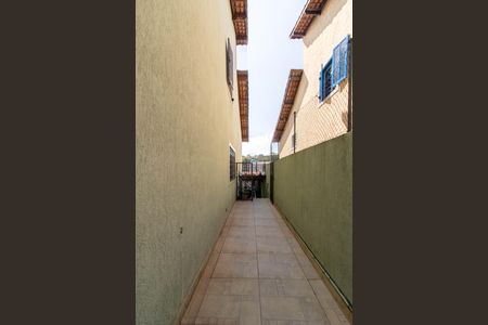 Casa à venda com 175m², 3 quartos e 2 vagasCorredor Lateral