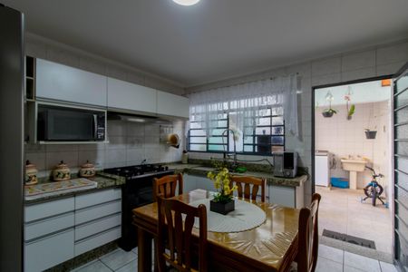 Casa à venda com 175m², 3 quartos e 2 vagasCozinha