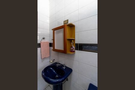 Casa à venda com 175m², 3 quartos e 2 vagasBanheiro