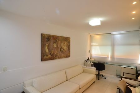 Apartamento à venda com 261m², 4 quartos e 4 vagas Apartamento à venda com 261m², 4 quartos e 4 vagasSuíte 2