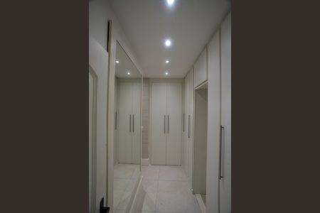 Apartamento à venda com 261m², 4 quartos e 4 vagas Apartamento à venda com 261m², 4 quartos e 4 vagasSuite Principal