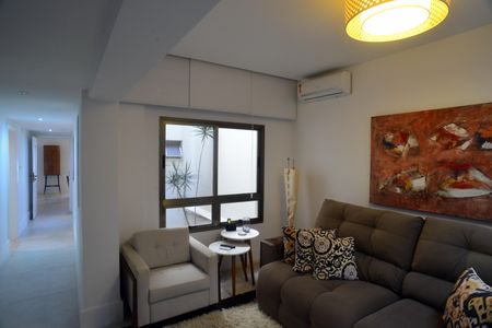 Apartamento à venda com 261m², 4 quartos e 4 vagas Apartamento à venda com 261m², 4 quartos e 4 vagasSala de TV