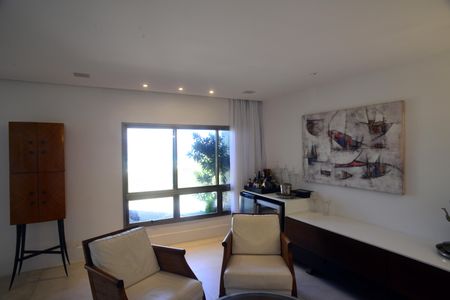 Apartamento à venda com 261m², 4 quartos e 4 vagas Apartamento à venda com 261m², 4 quartos e 4 vagasSala