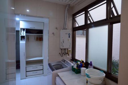 Apartamento à venda com 261m², 4 quartos e 4 vagas Apartamento à venda com 261m², 4 quartos e 4 vagasÁrea de Serviço