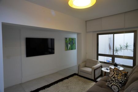 Apartamento à venda com 261m², 4 quartos e 4 vagas Apartamento à venda com 261m², 4 quartos e 4 vagasSala de TV
