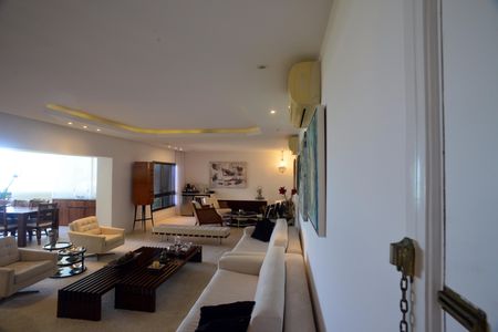 Apartamento à venda com 261m², 4 quartos e 4 vagas Apartamento à venda com 261m², 4 quartos e 4 vagasSala