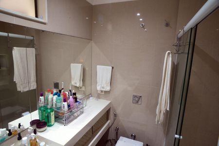 Apartamento à venda com 261m², 4 quartos e 4 vagas Apartamento à venda com 261m², 4 quartos e 4 vagasBanheiro Suíte Principal