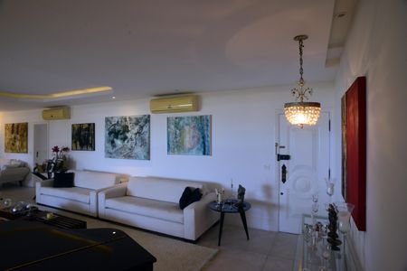 Apartamento à venda com 261m², 4 quartos e 4 vagas Apartamento à venda com 261m², 4 quartos e 4 vagasSala