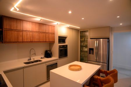 Apartamento à venda com 261m², 4 quartos e 4 vagas Apartamento à venda com 261m², 4 quartos e 4 vagasCozinha