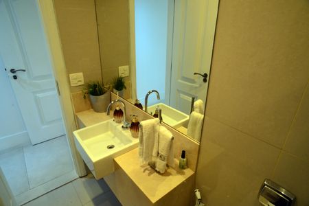 Apartamento à venda com 261m², 4 quartos e 4 vagas Apartamento à venda com 261m², 4 quartos e 4 vagasBanheiro Suíte 1