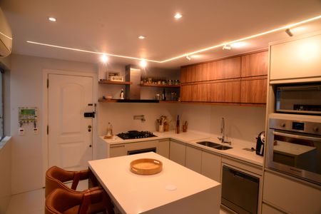 Apartamento à venda com 261m², 4 quartos e 4 vagas Apartamento à venda com 261m², 4 quartos e 4 vagasCozinha