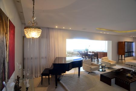 Apartamento à venda com 261m², 4 quartos e 4 vagas Apartamento à venda com 261m², 4 quartos e 4 vagasSala