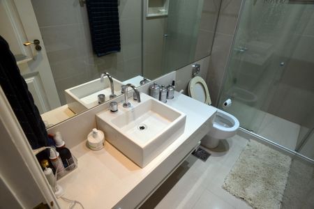 Apartamento à venda com 261m², 4 quartos e 4 vagas Apartamento à venda com 261m², 4 quartos e 4 vagasBanheiro Suíte 2