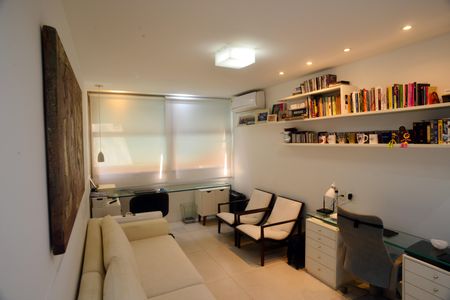 Apartamento à venda com 261m², 4 quartos e 4 vagas Apartamento à venda com 261m², 4 quartos e 4 vagasSuíte 2