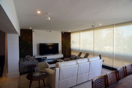 Apartamento à venda com 261m², 4 quartos e 4 vagas Apartamento à venda com 261m², 4 quartos e 4 vagasSala