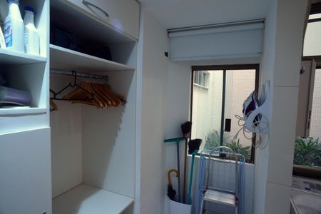 Apartamento à venda com 261m², 4 quartos e 4 vagas Apartamento à venda com 261m², 4 quartos e 4 vagasÁrea de Serviço