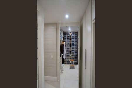 Apartamento à venda com 261m², 4 quartos e 4 vagas Apartamento à venda com 261m², 4 quartos e 4 vagasCloset Suíte Principal