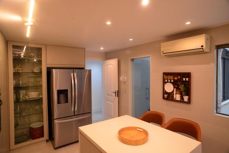 Apartamento à venda com 261m², 4 quartos e 4 vagas Apartamento à venda com 261m², 4 quartos e 4 vagasCozinha