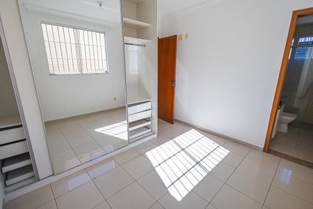 Apartamento à venda com 80m², 3 quartos e 2 vagas Apartamento à venda com 80m², 3 quartos e 2 vagasSuíte