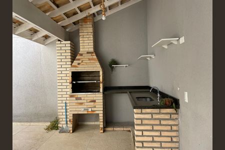 Casa de condomínio para alugar com 125m², 4 quartos e 2 vagasÁrea comum - Churrasqueira