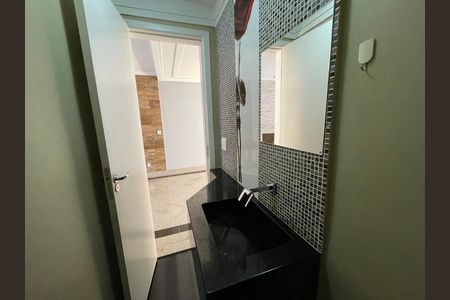 Casa de condomínio para alugar com 125m², 4 quartos e 2 vagasBanheiro de Serviço