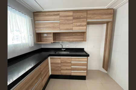 Casa de condomínio para alugar com 125m², 4 quartos e 2 vagasCozinha