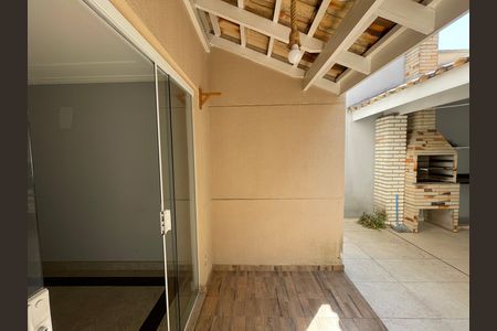 Casa de condomínio para alugar com 125m², 4 quartos e 2 vagasQuintal