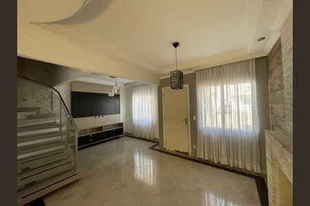 Sala de casa de condomínio para alugar com 4 quartos, 125m² em Jardim Passargada I, Cotia