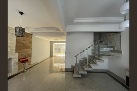 Sala de casa de condomínio para alugar com 4 quartos, 125m² em Jardim Passargada I, Cotia