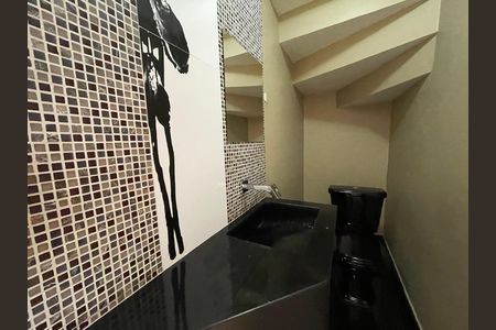 Casa de condomínio para alugar com 125m², 4 quartos e 2 vagasBanheiro de Serviço