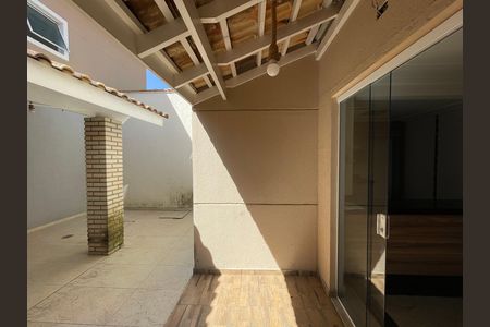 Casa de condomínio para alugar com 125m², 4 quartos e 2 vagasQuintal