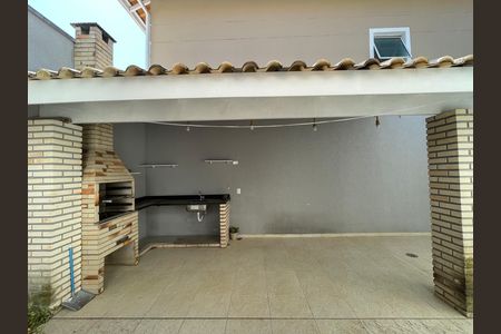 Casa de condomínio para alugar com 125m², 4 quartos e 2 vagasChurrasqueira