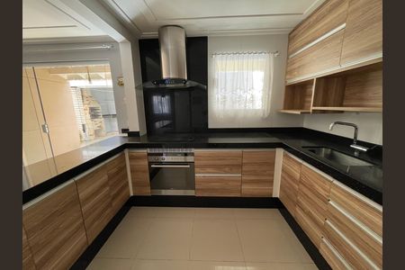 Casa de condomínio para alugar com 125m², 4 quartos e 2 vagasCozinha